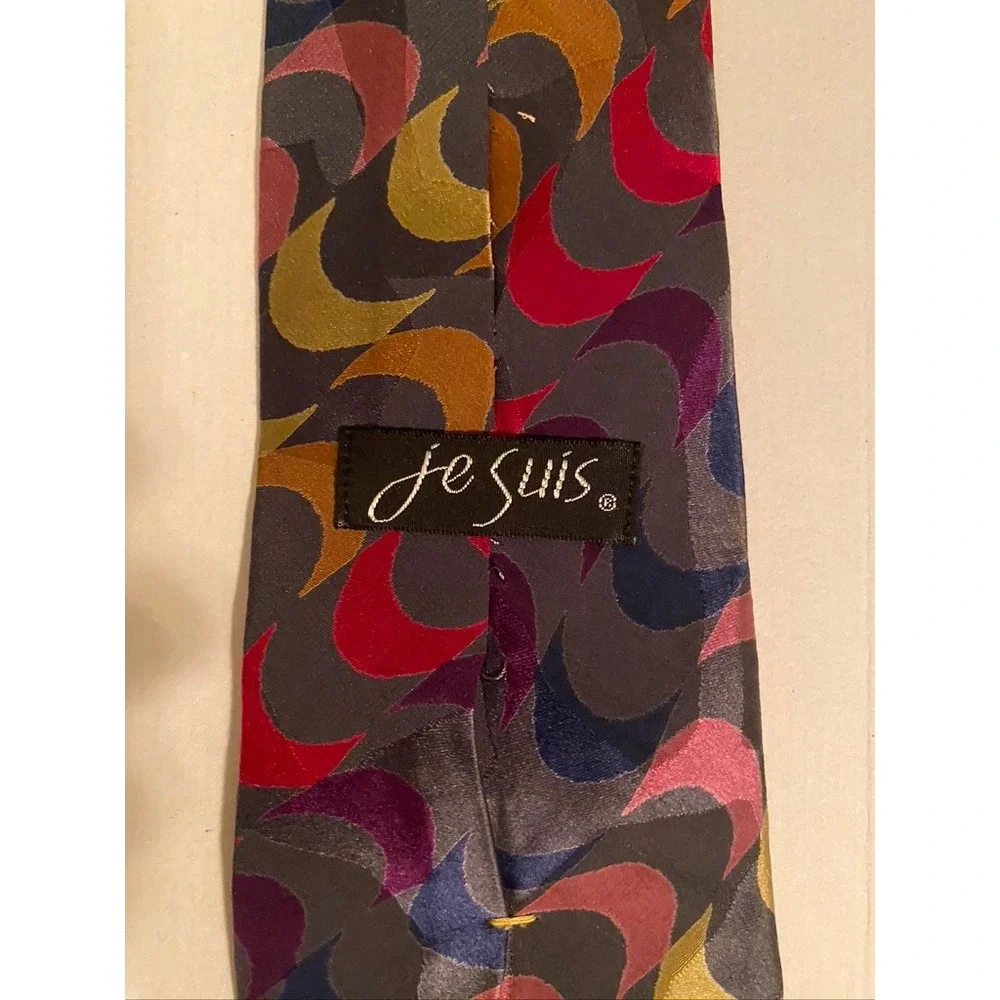 Je Suis Silk Necktie Multi-Color Geometric Crescent Wave Pattern Grey Red Gold